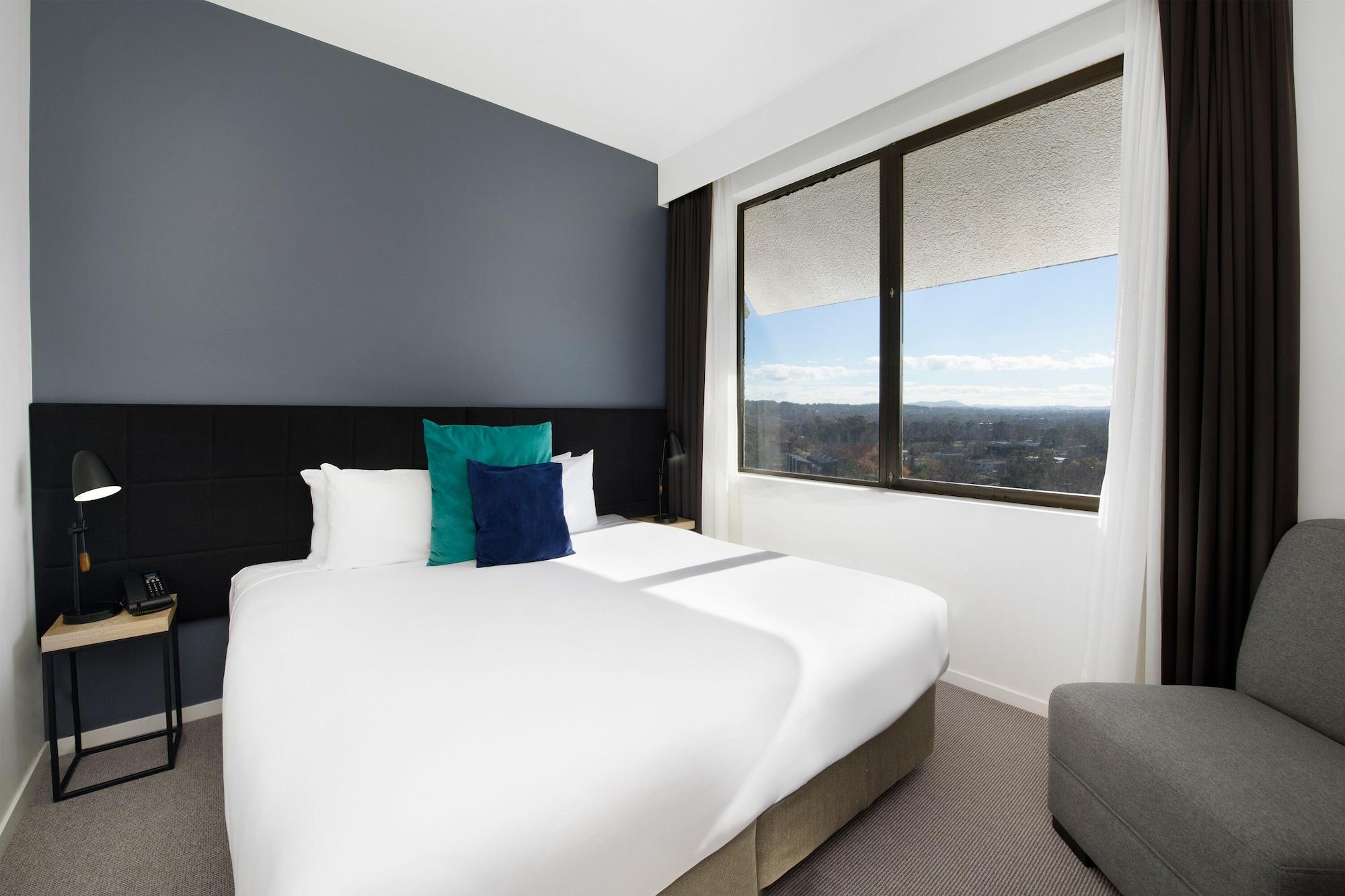 Mantra Macarthur Hotel Canberra Exterior foto