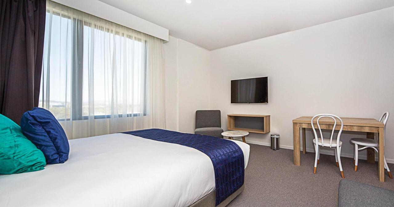 Mantra Macarthur Hotel Canberra Exterior foto